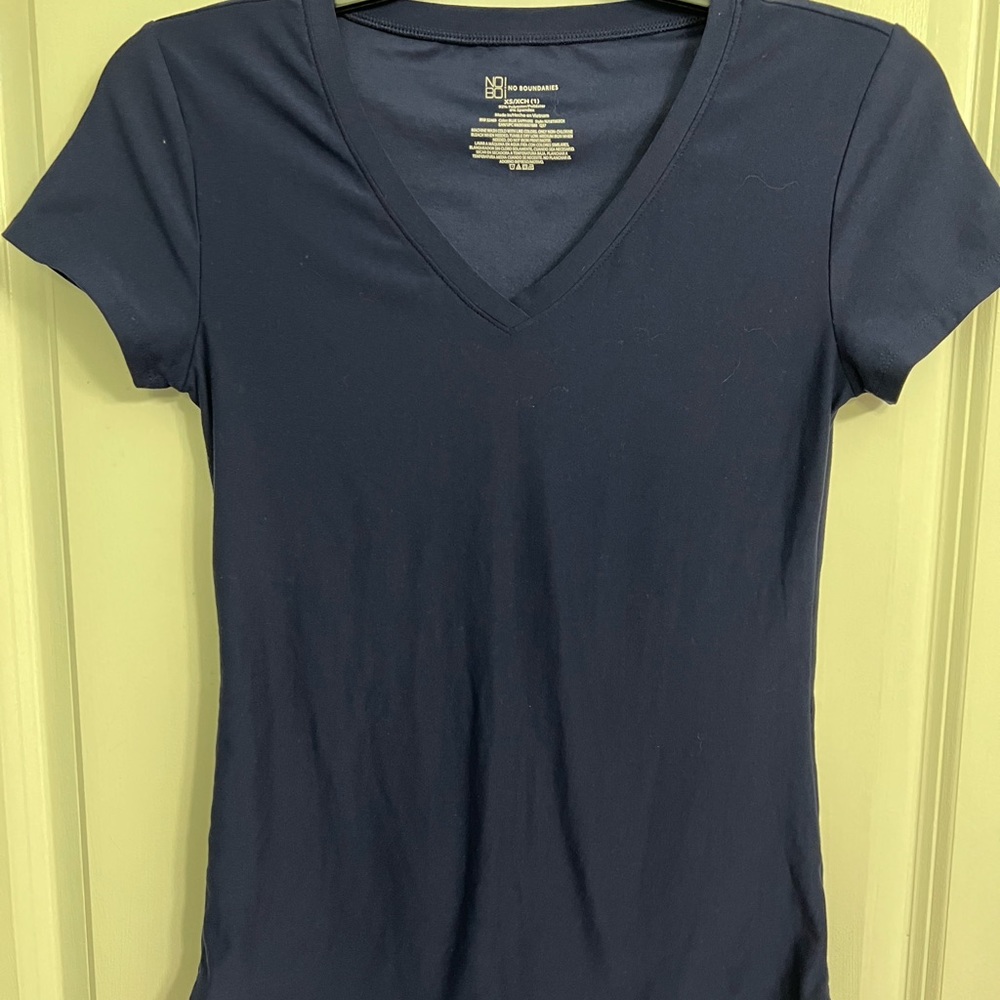 No Boundaries V-Neck Shirt, Sz XS